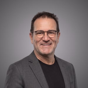 un portrait de Gino Trudel chez Communications Pomerleau