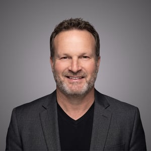un portrait de Guillaume Dallaire chez Communications Pomerleau