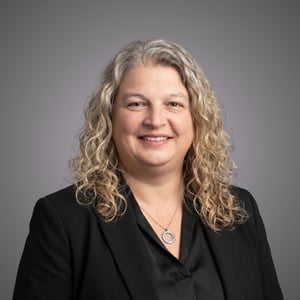 un portrait de Sandy Brault chez Communications Pomerleau